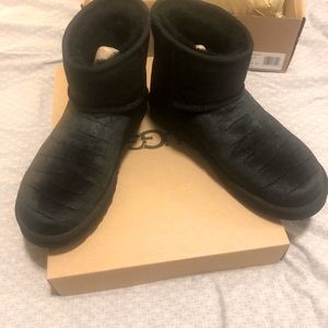 Black Croc Uggs